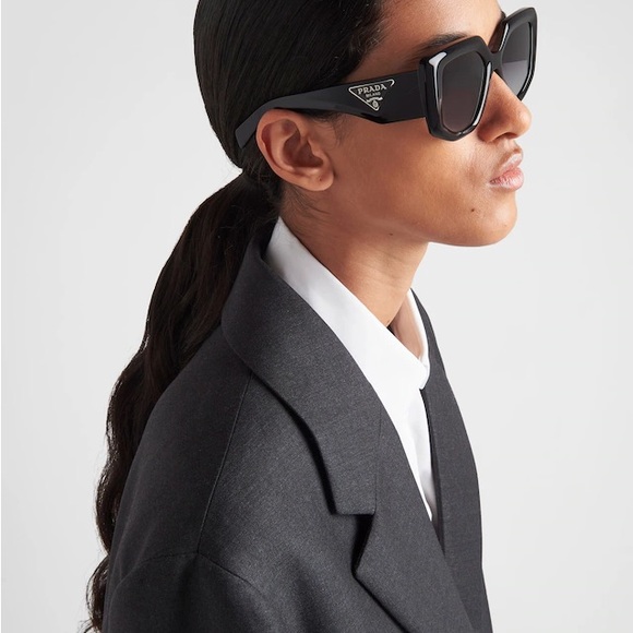 Prada SPR 14Z sunglasses - Picture 4 of 16